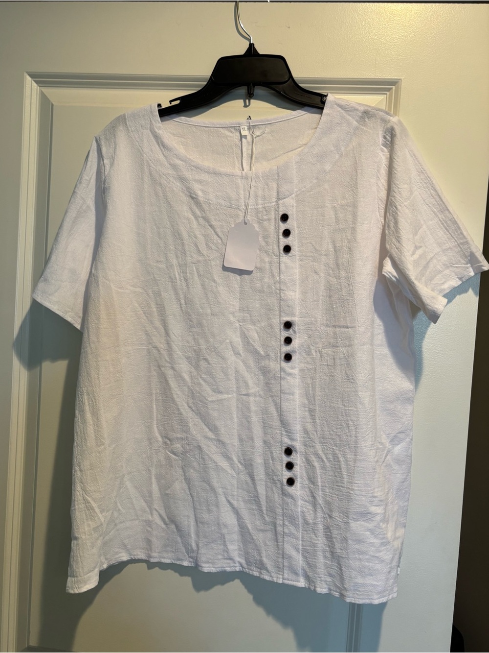 Brand new White Short-Sleeve Button Accent Top